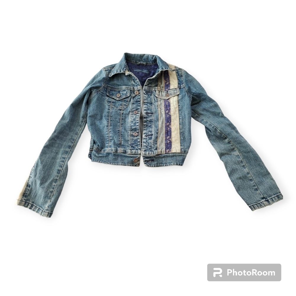 pepe jeans jean jacket Size from side to side 17" laying flat